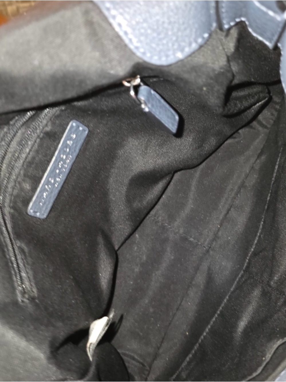 Marc Jacob’s Navy Leather Crossbody Bag - Versatile Everyday Style - Picture 2 of 3